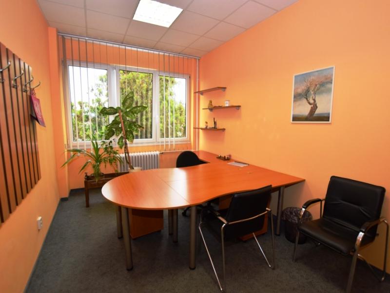 Kiadó irodahelység irodaházban Debrecen