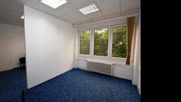 Kiadó irodahelység irodaházban Debrecen