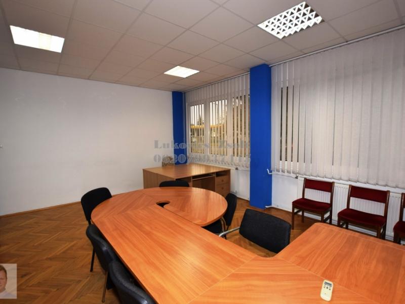 Kiadó irodahelység irodaházban Debrecen