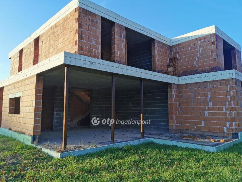 Eladó lakóövezeti telek Debrecen