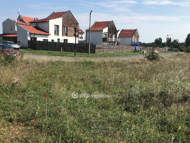 Eladó lakóövezeti telek Velence