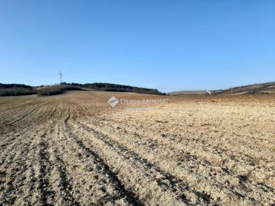 Eladó lakóövezeti telek Csór