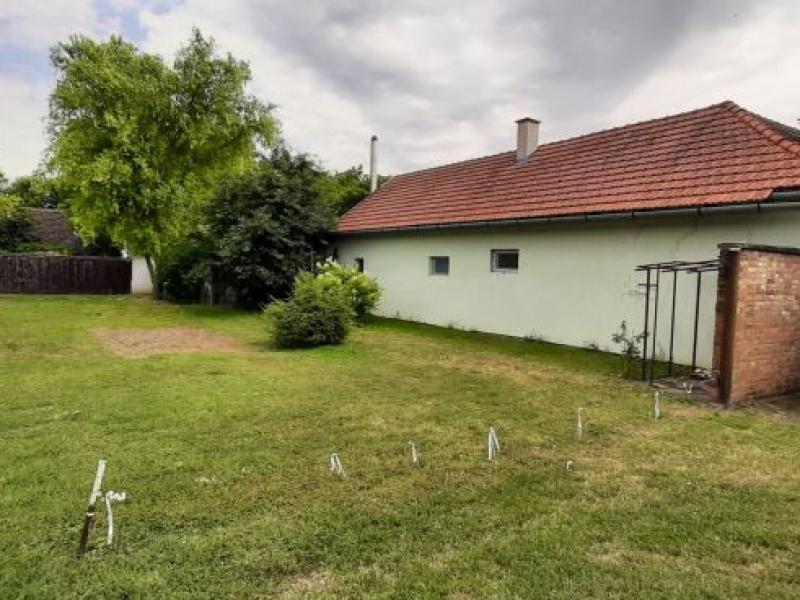 Eladó telek Csongrád