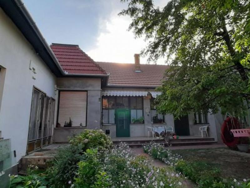 Eladó ház Csongrád
