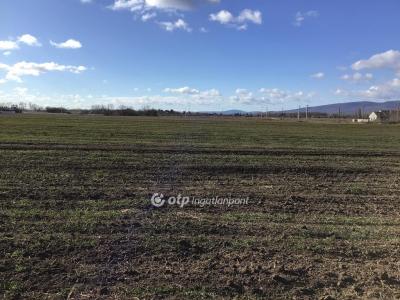 Eladó külterületi telek Inárcs