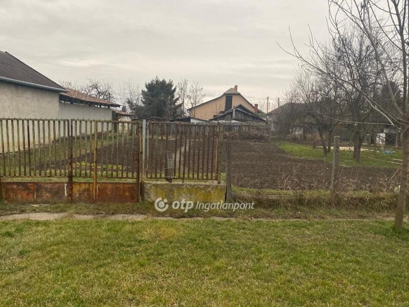 Eladó lakóövezeti telek Kunmadaras