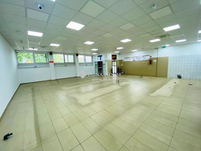 Eladó utcai bejáratú üzlethelység Tápiószecső