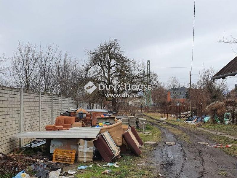 Eladó lakóövezeti telek Vác