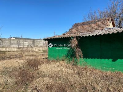 Eladó lakóövezeti telek Vác