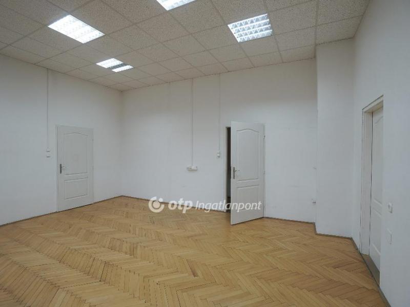 Kiadó raktár Sopron