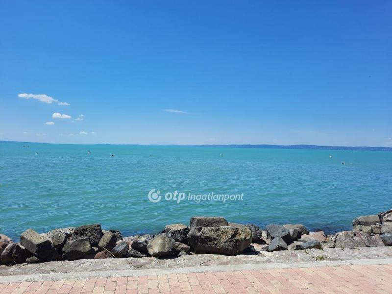 Eladó nyaraló Balatonkenese Balatonakarattya