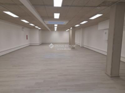 Kiadó üzlethelység udvarban Debrecen