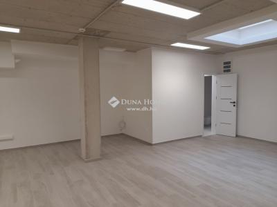 Kiadó üzlethelység udvarban Debrecen