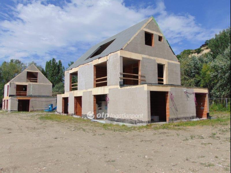 Eladó nyaraló Balatonkenese Balatonakarattya