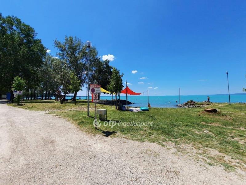 Eladó nyaraló Balatonkenese Balatonakarattya