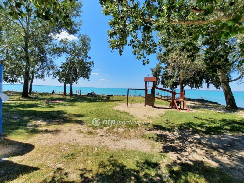 Eladó nyaraló Balatonkenese Balatonakarattya