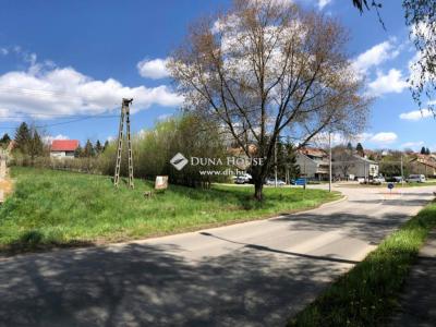 Eladó lakóövezeti telek Komló
