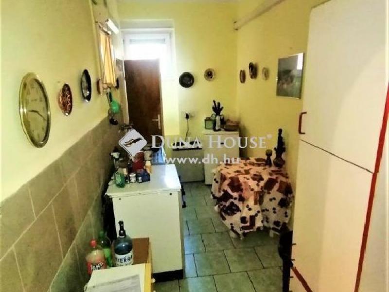 Eladó lakás Komló