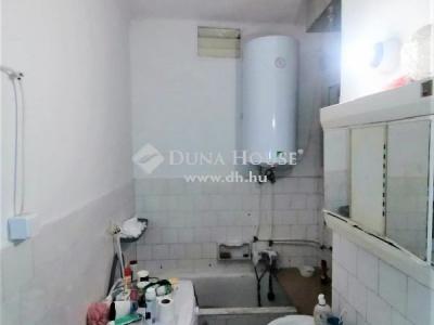 Eladó lakás Komló