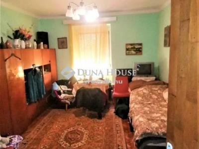 Eladó lakás Komló
