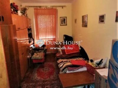 Eladó lakás Komló