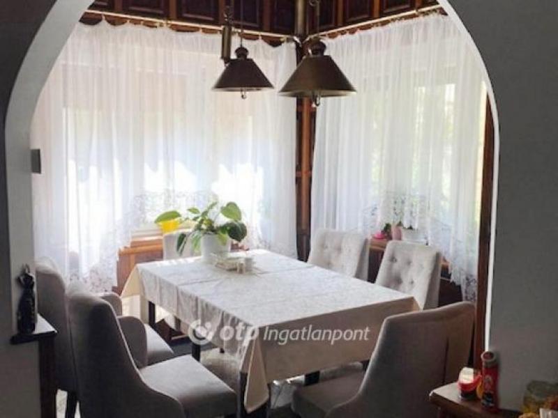 Eladó családi ház Győr