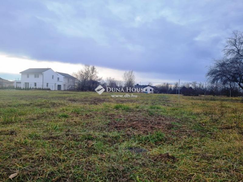 Eladó lakóövezeti telek Siófok