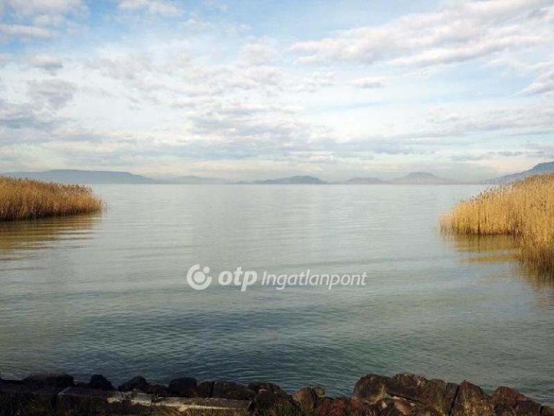 Eladó nyaraló Balatonfenyves