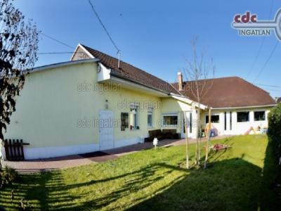 Eladó családi ház Budapest