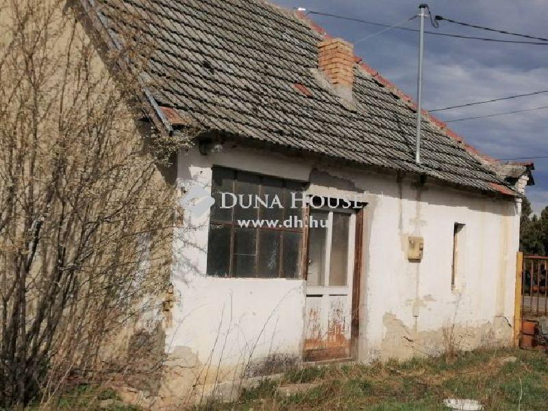 Eladó családi ház Pápateszér