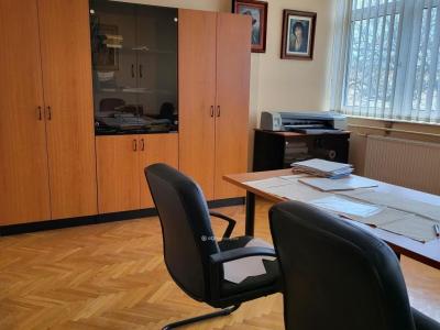 Eladó utcai bejáratú üzlethelység Debrecen