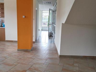Eladó utcai bejáratú üzlethelység Debrecen