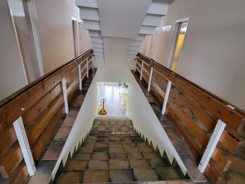 Eladó utcai bejáratú üzlethelység Debrecen