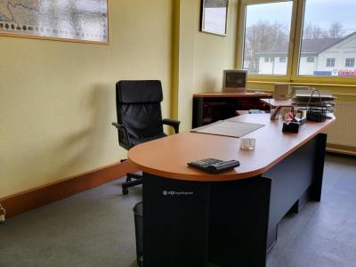 Eladó utcai bejáratú üzlethelység Debrecen