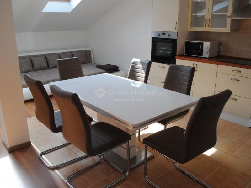 Eladó lakás Veresegyház