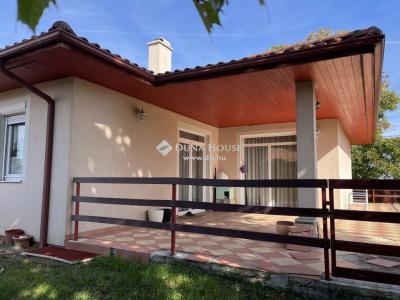 Eladó családi ház - 8142 Úrhida