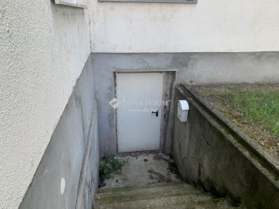 Eladó raktár Komárom