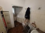 Eladó utcai bejáratú üzlethelység Mende