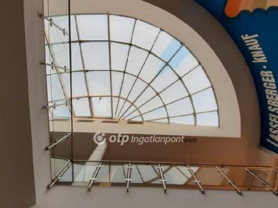 Eladó üzlethelység üzletházban Budapest