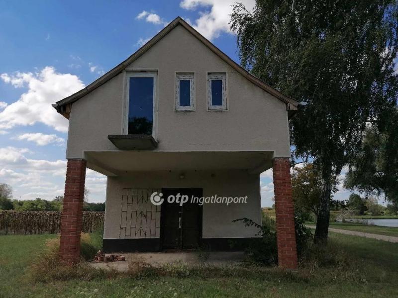 Eladó nyaraló Ceglédbercel