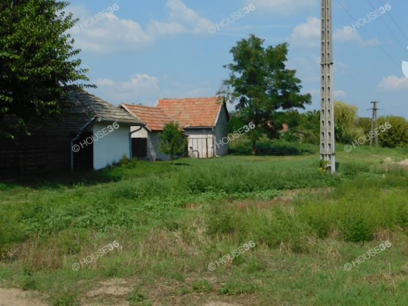 Eladó lakóövezeti telek