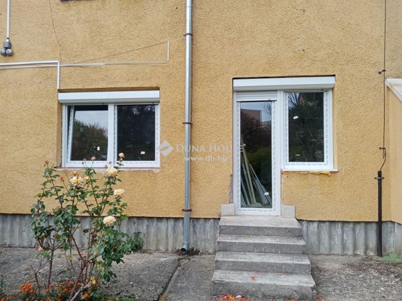 Eladó lakás Tápiószecső