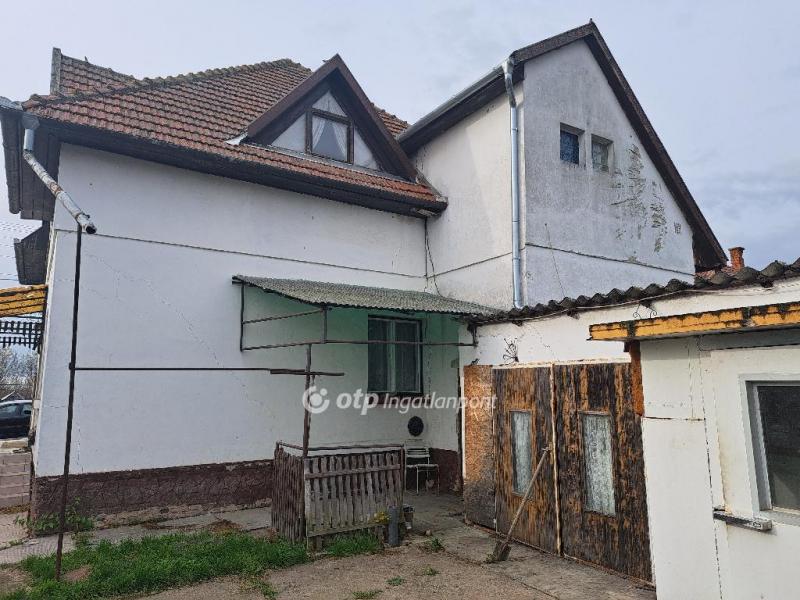 Eladó családi ház Sarkad