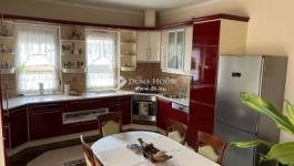 Eladó családi ház Úrhida