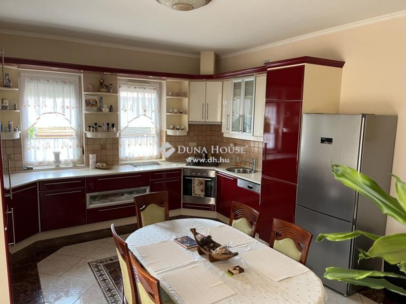 Eladó családi ház Úrhida