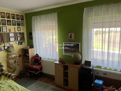 Eladó családi ház Úrhida