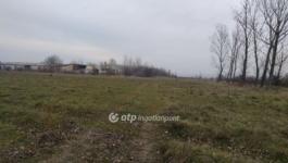 Eladó lakóövezeti telek Öskü