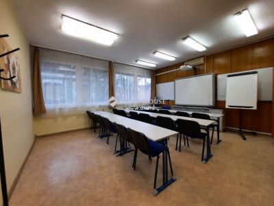 Eladó irodahelység irodaházban Békéscsaba