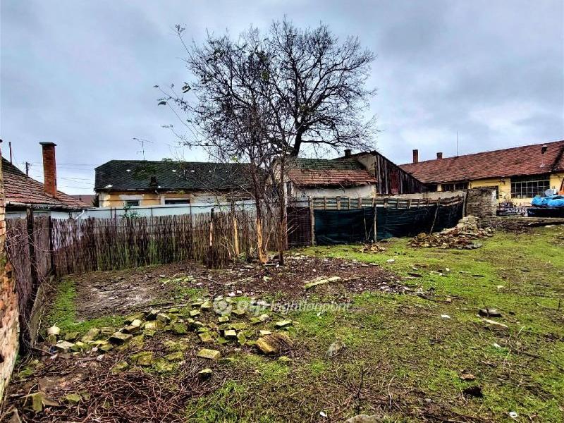Eladó lakóövezeti telek Nagykőrös