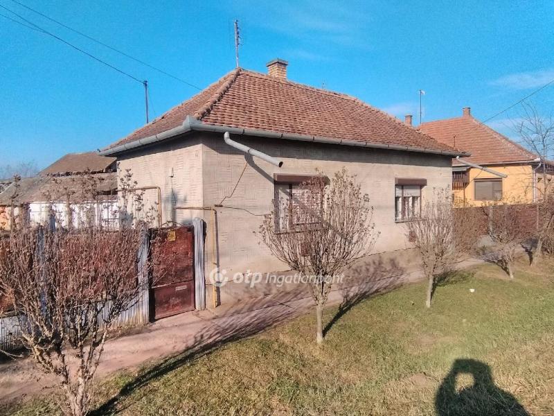 Eladó családi ház Hajdúszovát